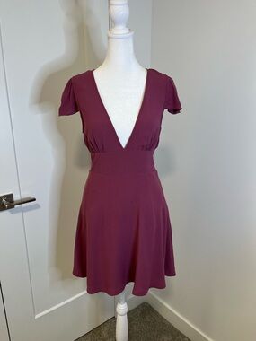 ARITZIA SUNDAY BEST Plum V-Neck Short Sleeve Dress-FREE SHIPPING on Bundles $85+